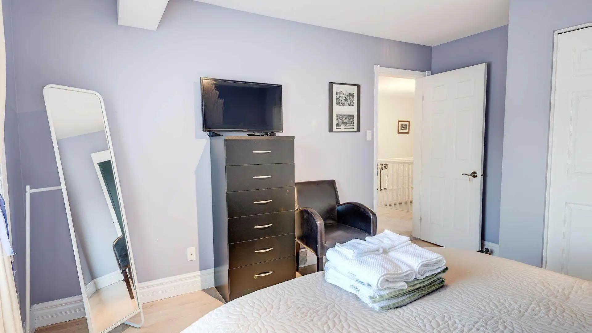 *** فندق High Trees Bed & Breakfast أوتاوا كندا